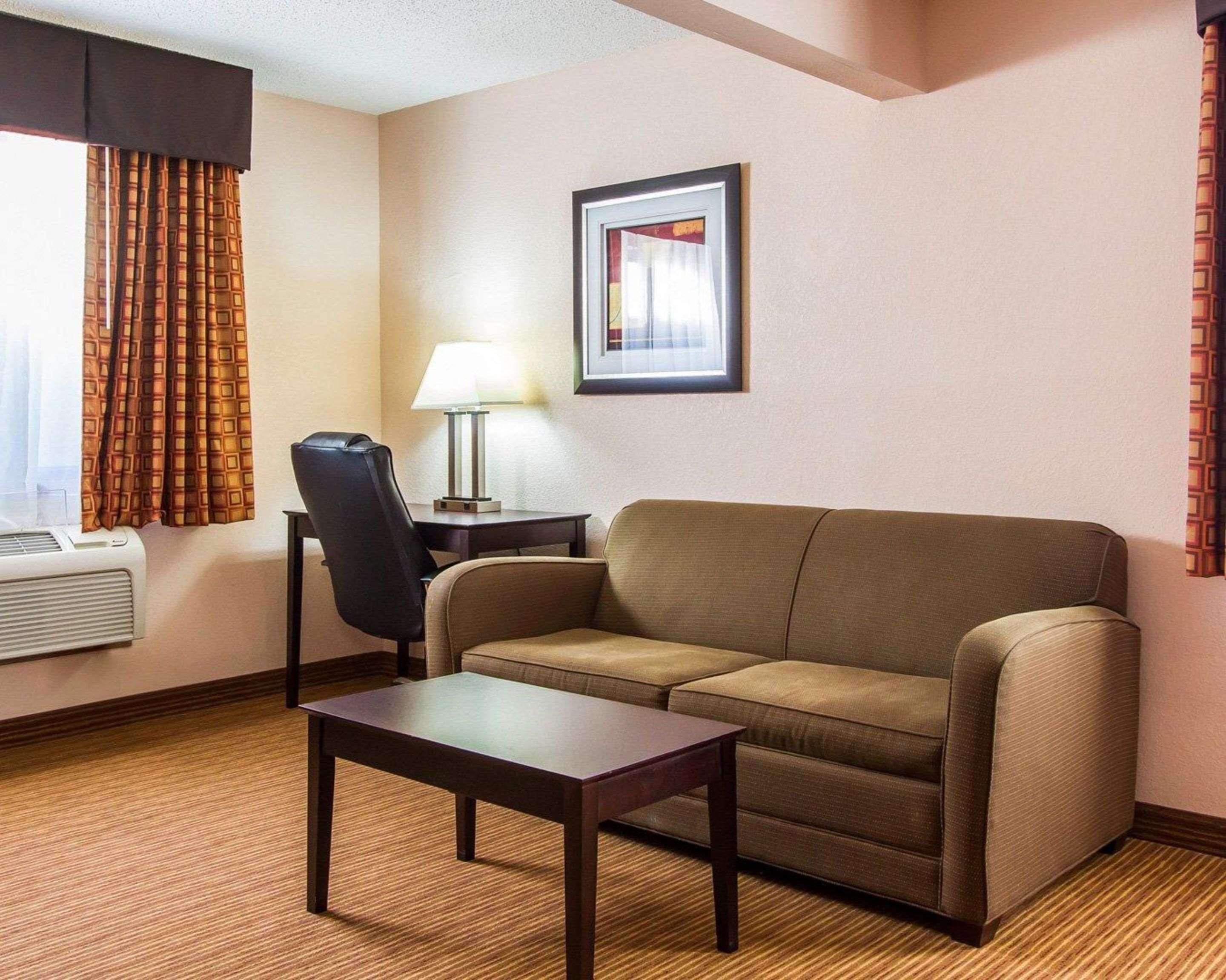 Quality Inn & Suites Ottumwa North Exterior photo